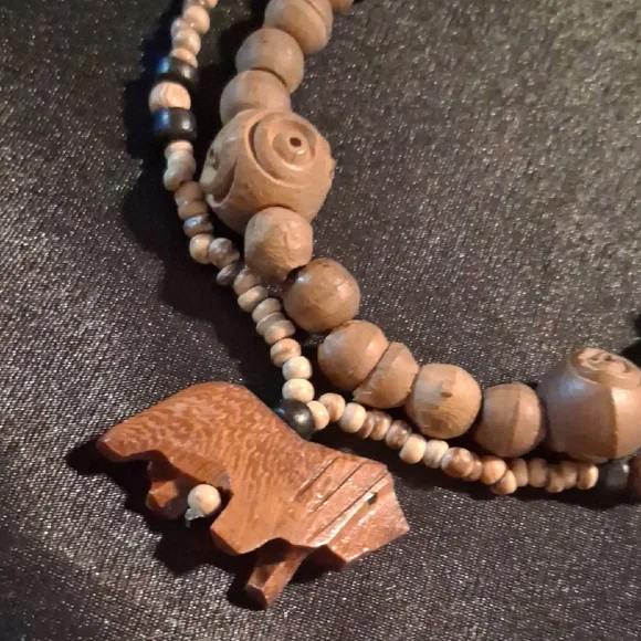 Vintage Brown Wooden Animal Necklace - Picture 5 of 11